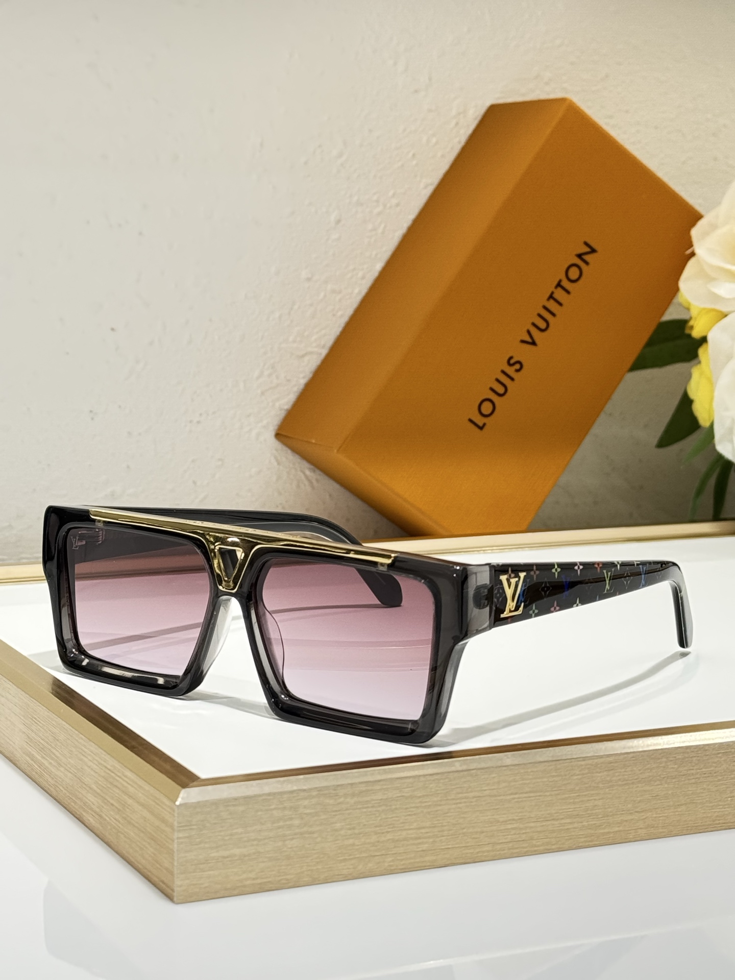 Louis Vuitton Sunglasses # 303333