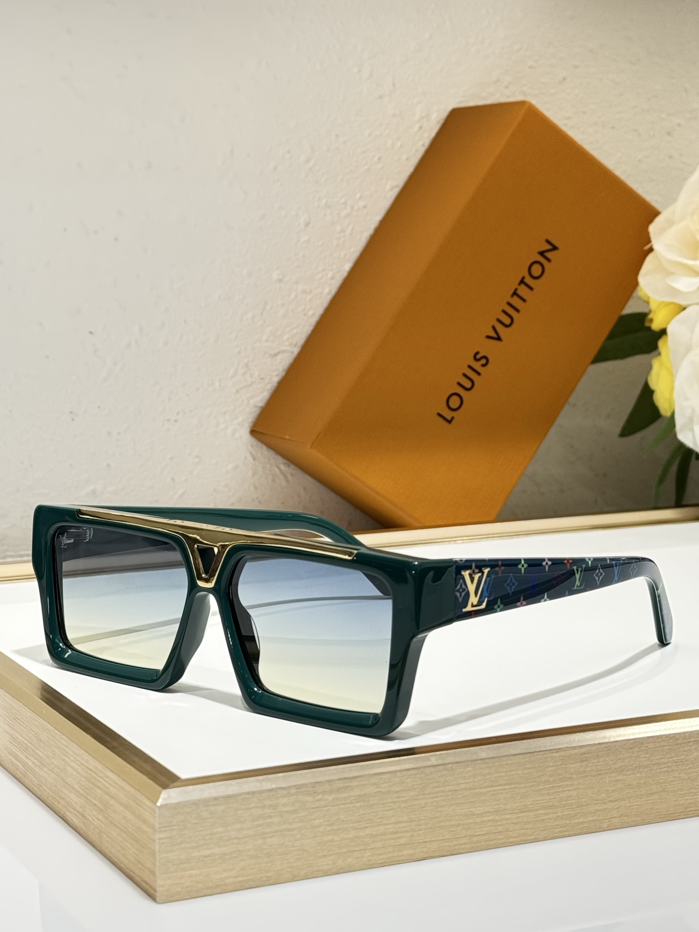 Louis Vuitton Sunglasses # 303334