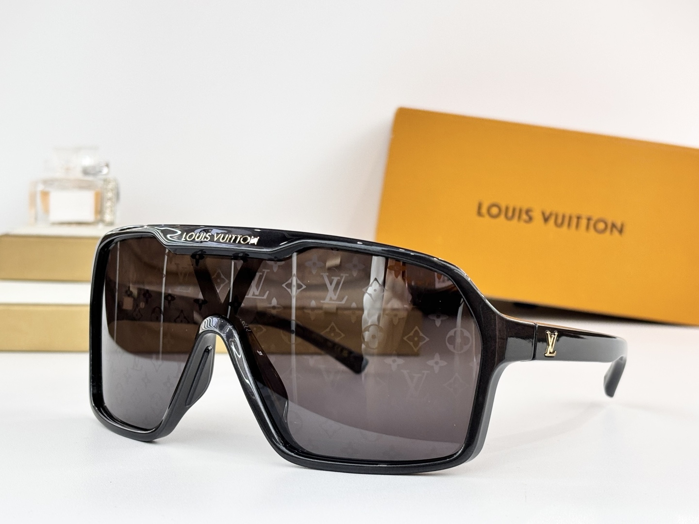 Louis Vuitton Sunglasses # 303467