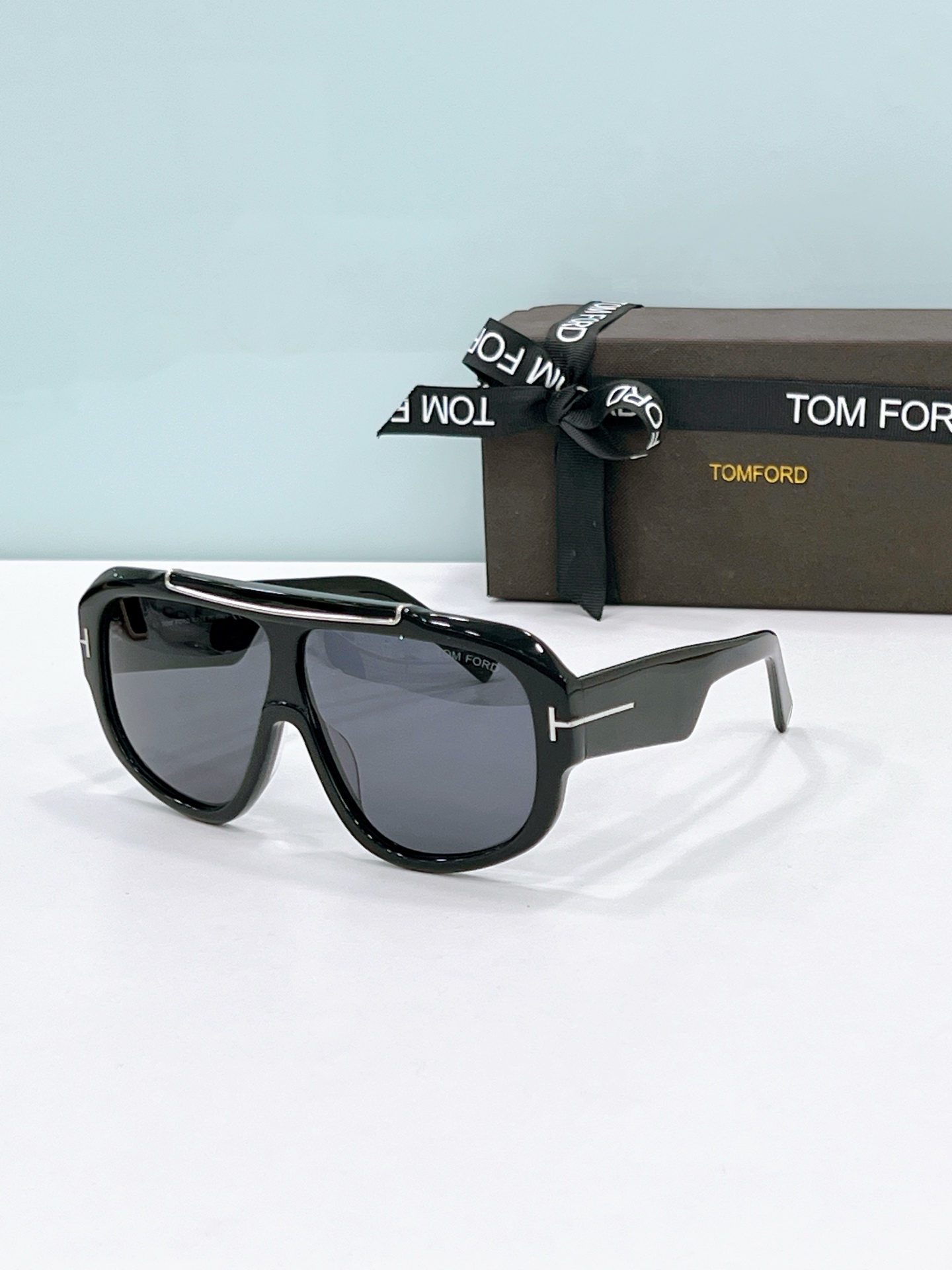 Tom Ford Sunglasses # 304124