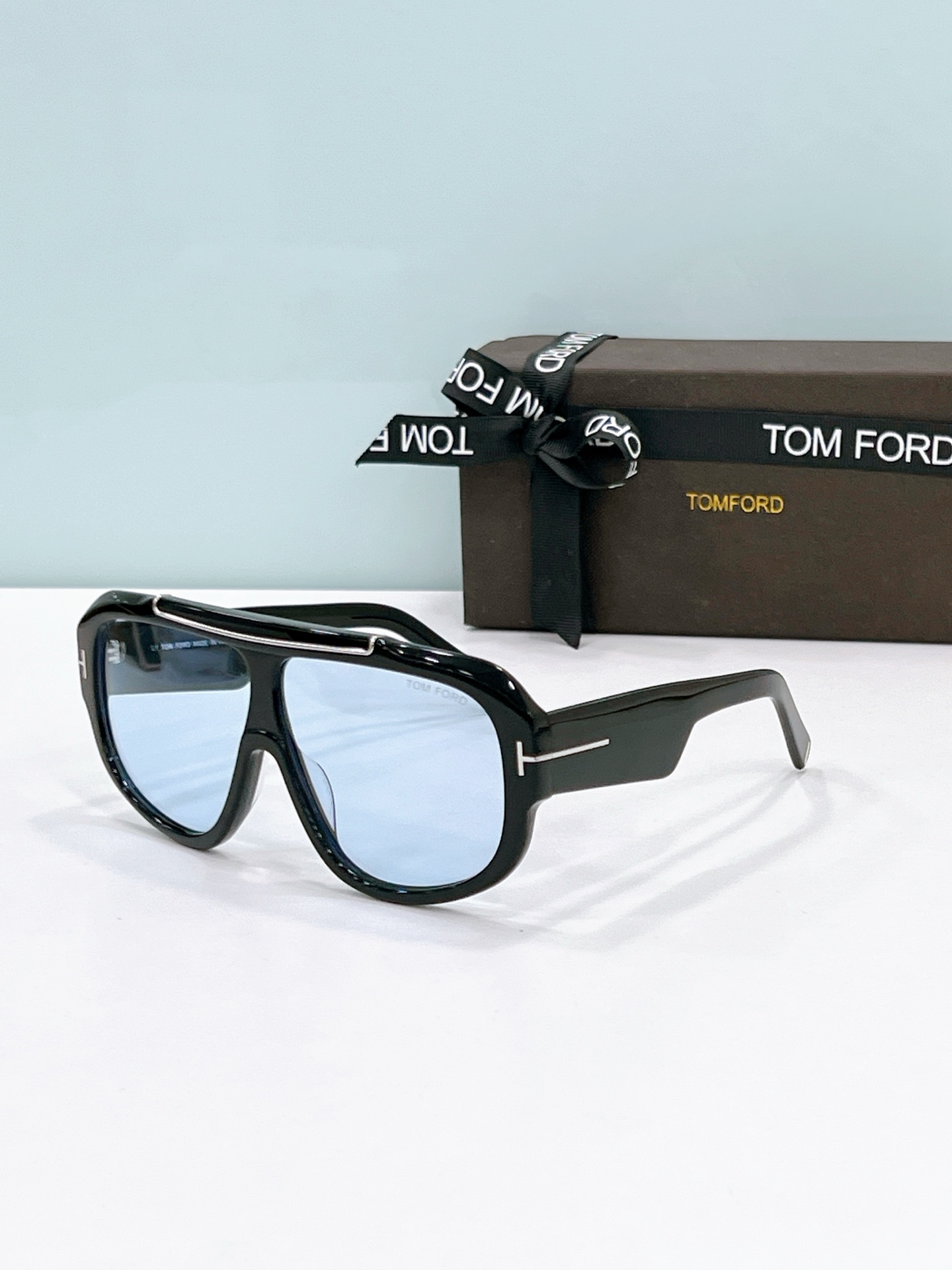 Tom Ford Sunglasses # 304125