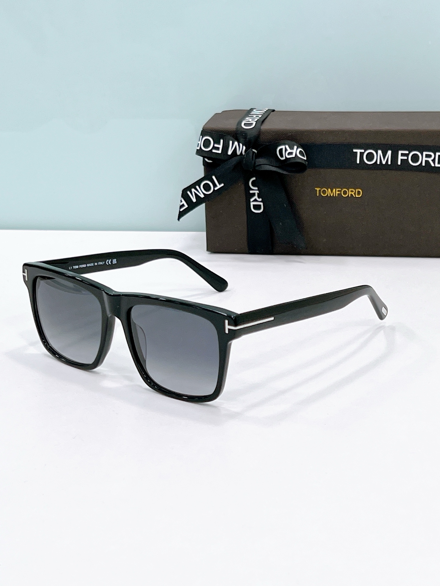 Tom Ford Sunglasses # 304184