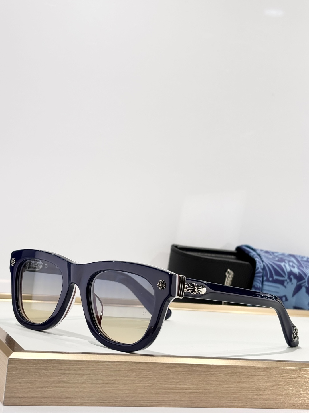 Chrome Hearts Sunglasses # 304220