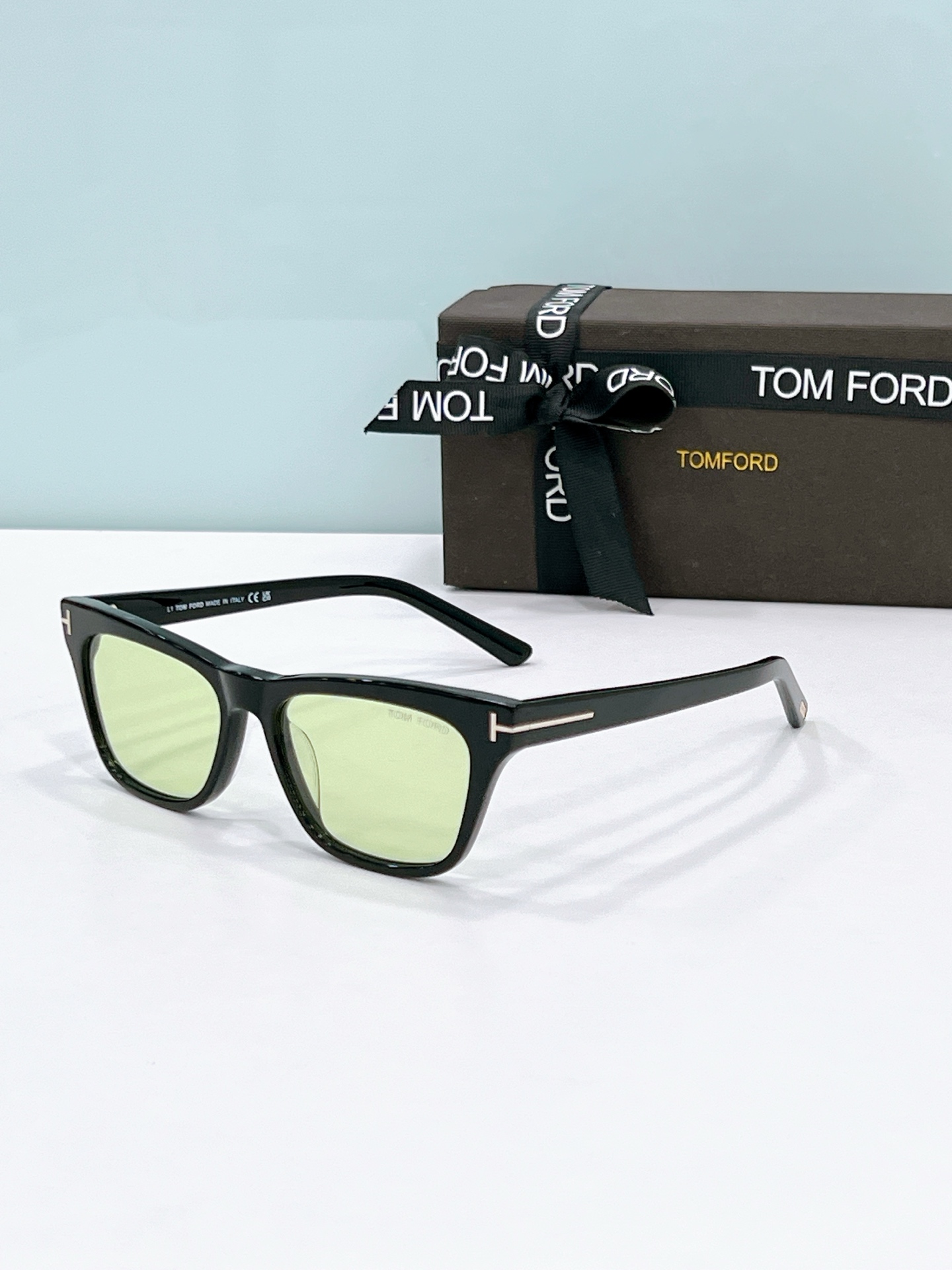 Tom Ford Sunglasses # 304609
