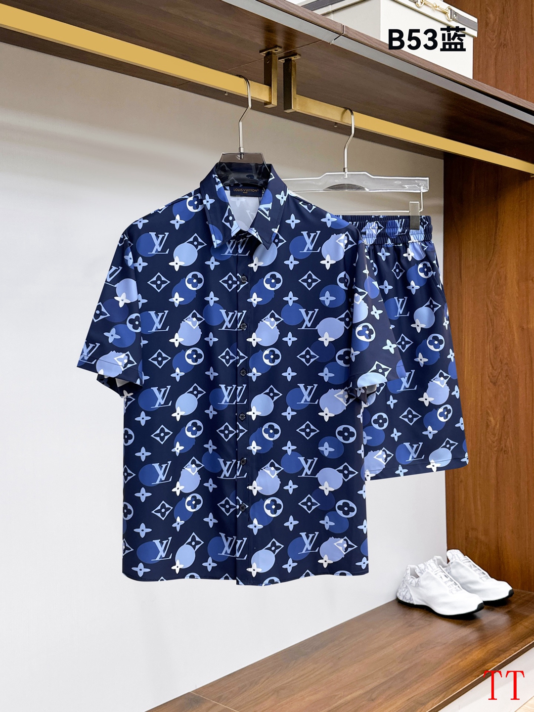 Louis Vuitton Short Shirt Set For Men # 305347