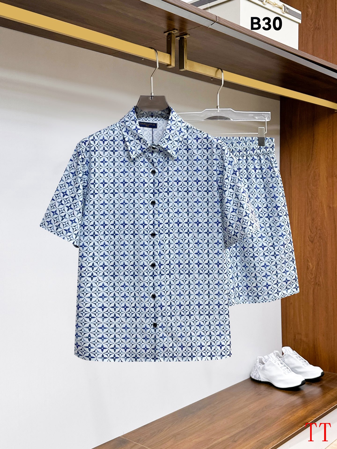 Louis Vuitton Short Shirt Set For Men # 305352