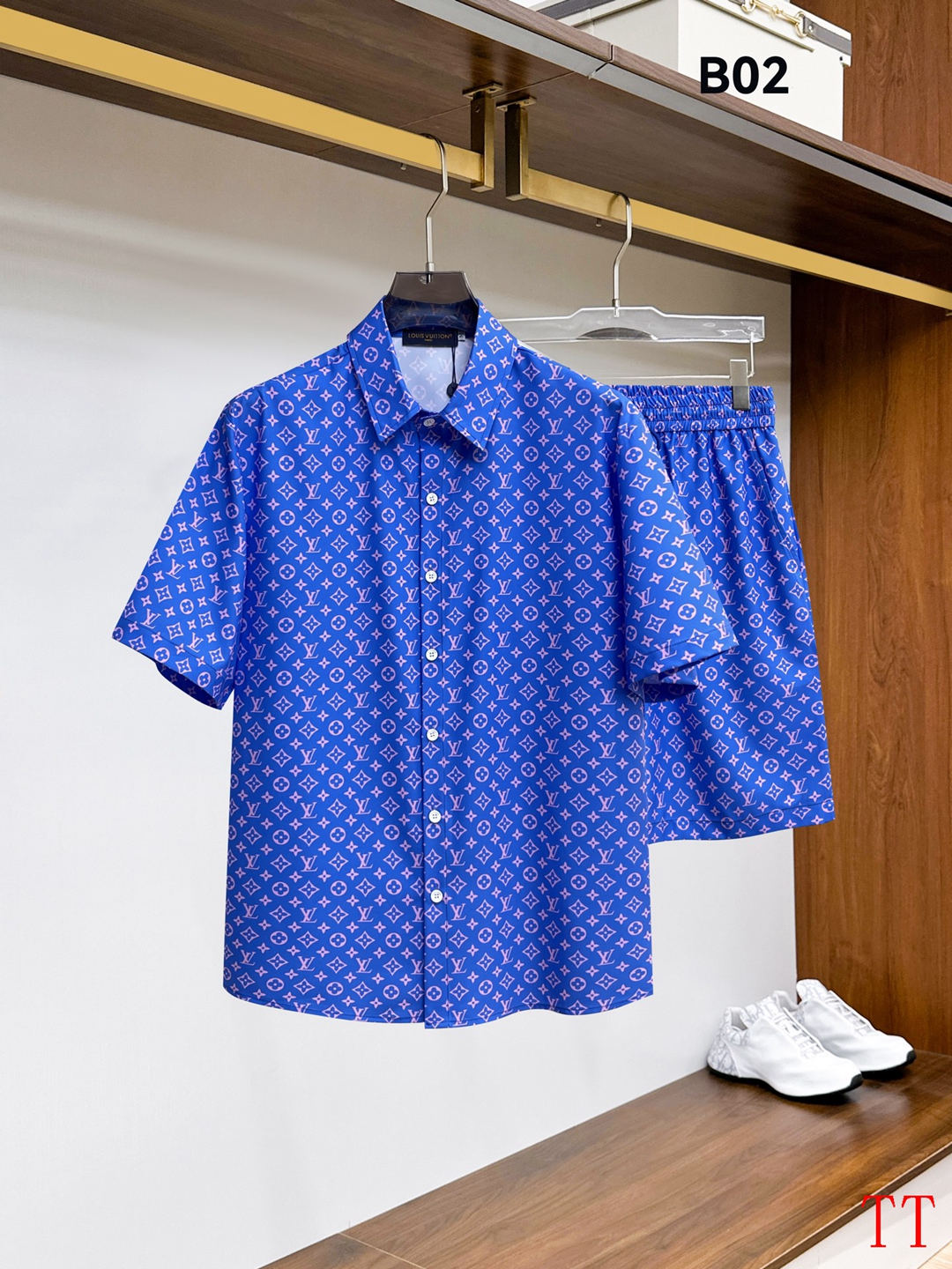 Louis Vuitton Short Shirt Set For Men # 305353