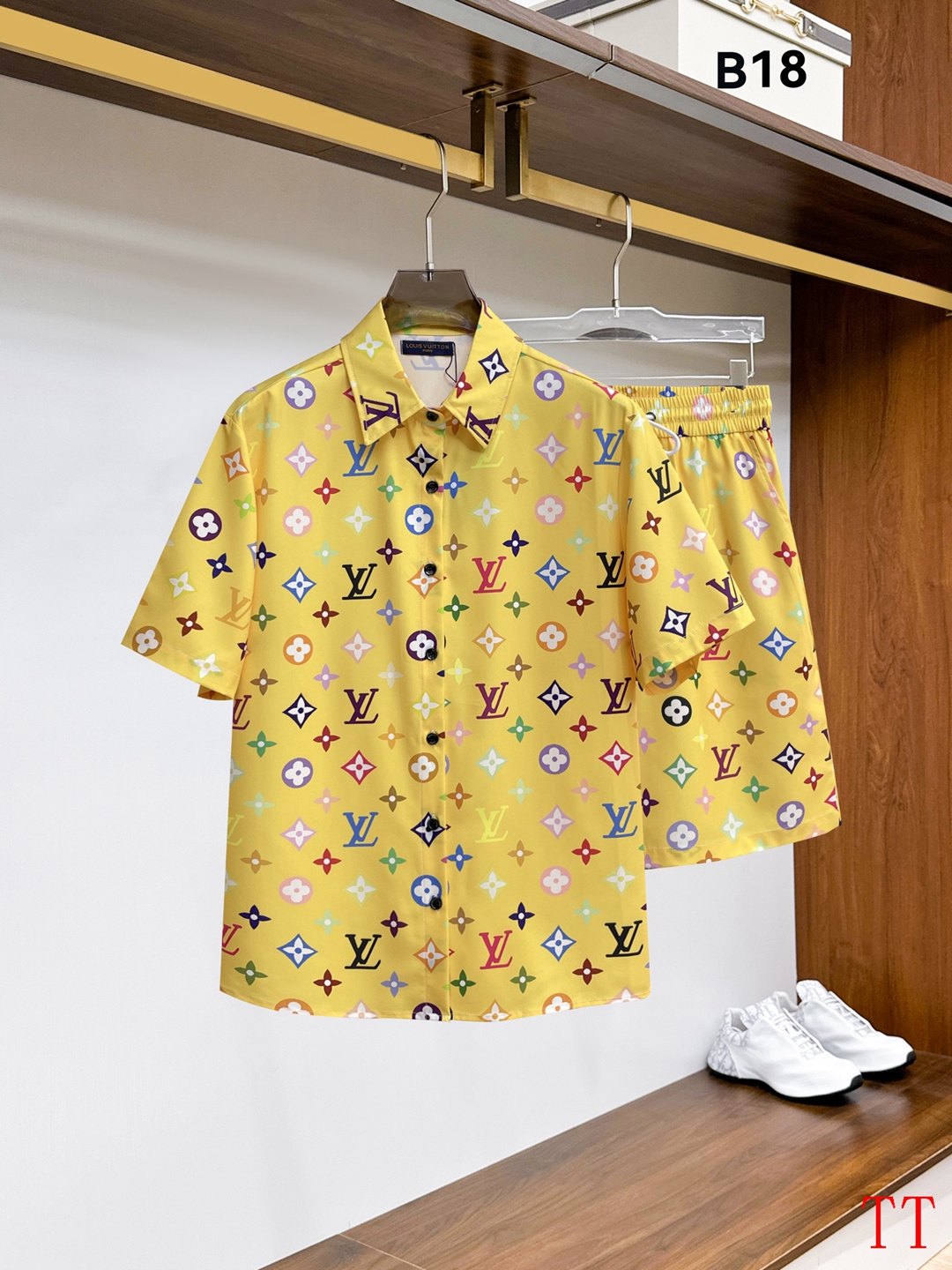 Louis Vuitton Short Shirt Set For Men # 305354