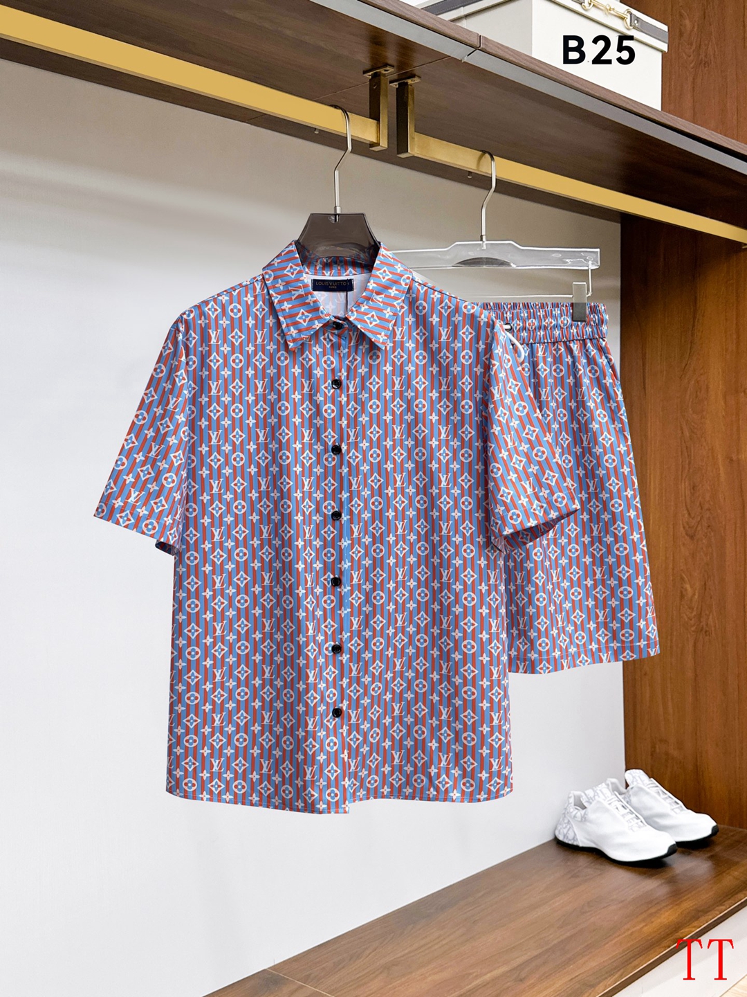Louis Vuitton Short Shirt Set For Men # 305355
