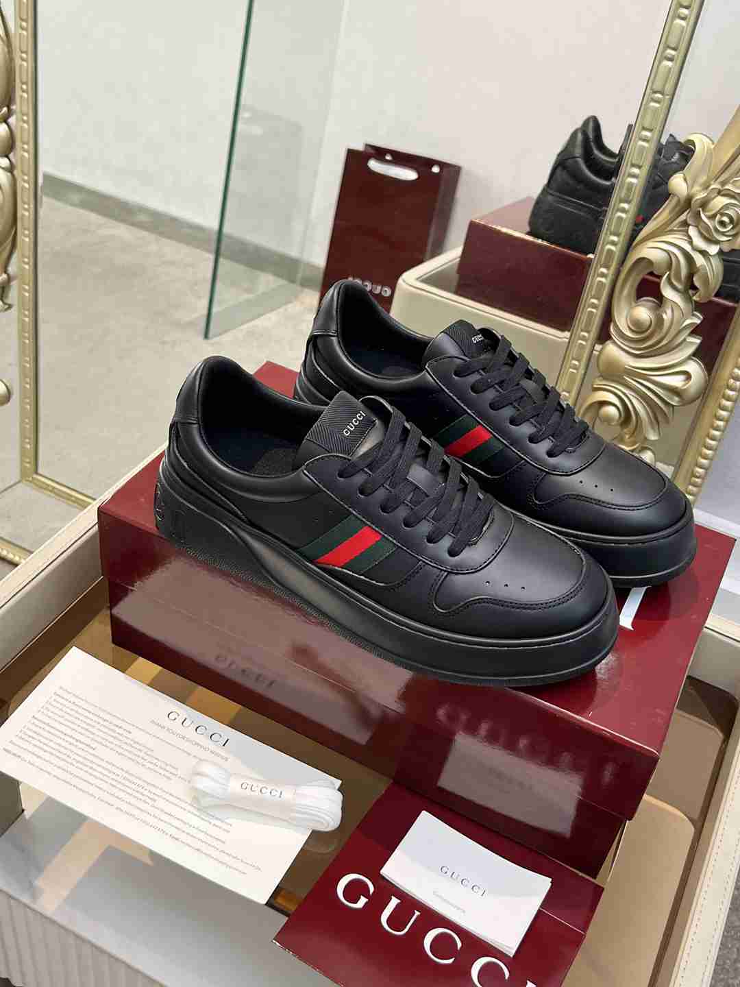 Gucci Sneaker Unisex # 305532